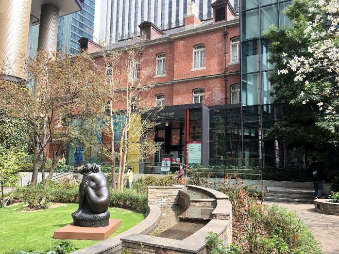 三菱一号館美術館 東京駅から歩いてすぐ 中庭の美しいオフィス街にある美術館 Cosiness And Adventure
